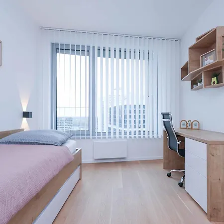 Skypark Tower 3-2 Bedroom Luxe With Free Parking * Pressburg