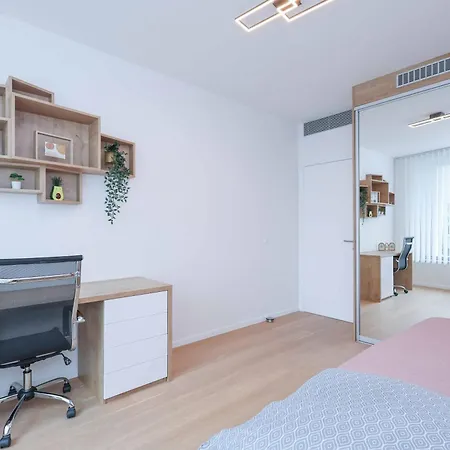 Skypark Tower 3-2 Bedroom Luxe With Free Parking 公寓 布拉迪斯拉发