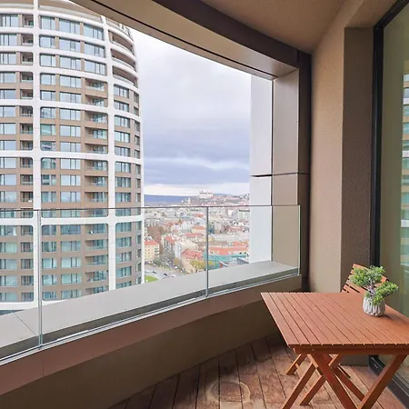 Skypark Tower 3-2 Bedroom Luxe With Free Parking Apartment Pressburg
