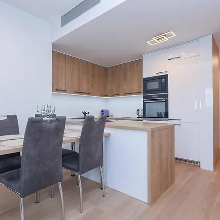 Skypark Tower 3-2 Bedroom Luxe With Free Parking Apartment