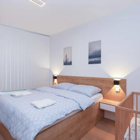 Skypark Tower 3-2 Bedroom Luxe With Free Parking 布拉迪斯拉发