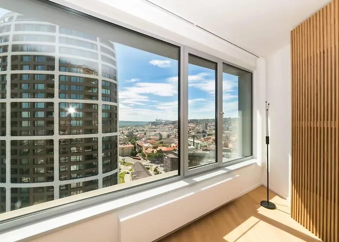 Апартаменти Skypark Tower 3-2 Bedroom Luxe With Free Parking