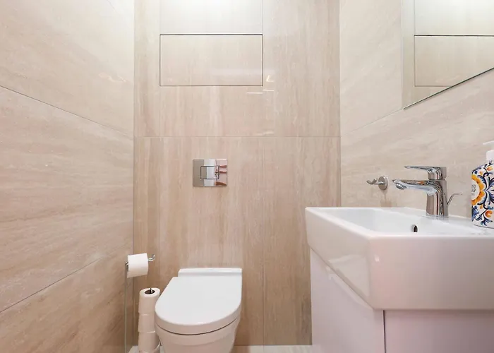 Апартаменти Skypark Tower 3-2 Bedroom Luxe With Free Parking