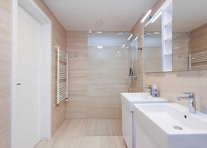 Skypark Tower 3-2 Bedroom Luxe With Free Parking